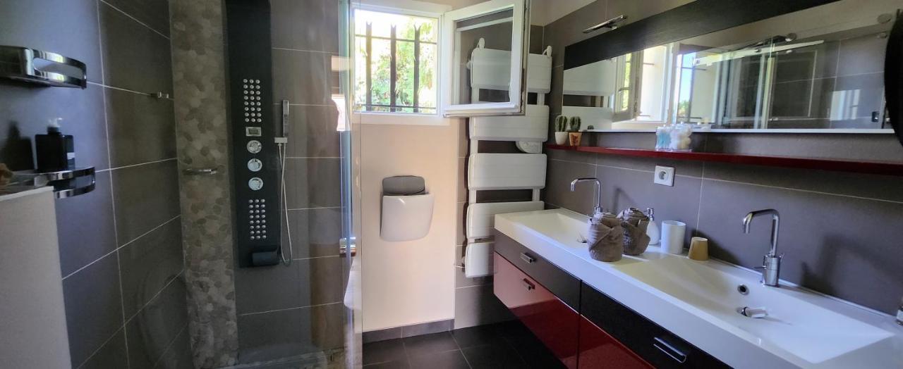 Chambre D'Hotes Casa Lucia Furiani Bagian luar foto